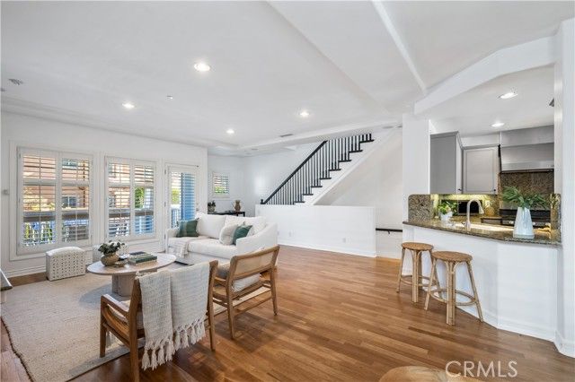 311 Aviation Place, Manhattan Beach, CA 90266