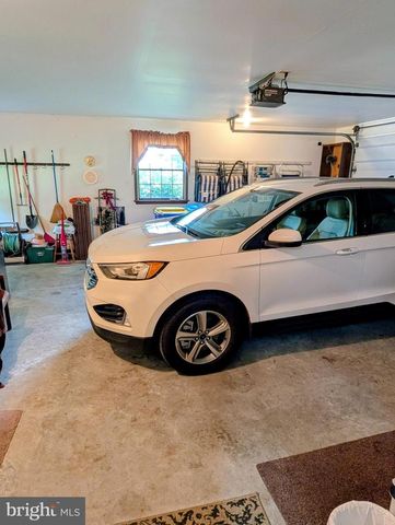 5229 SUNSET LN, Gap, PA 17527