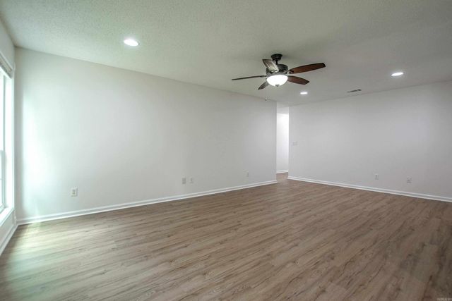 218 Hunters Run Drive, Benton, AR 72015