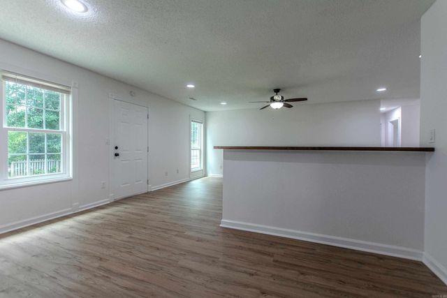 218 Hunters Run Drive, Benton, AR 72015
