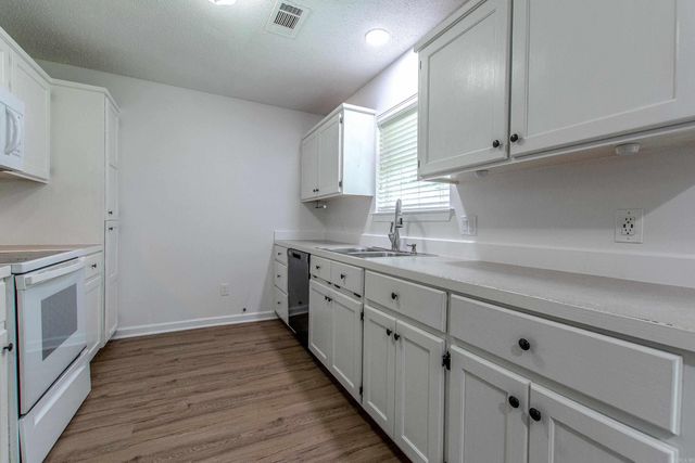 218 Hunters Run Drive, Benton, AR 72015