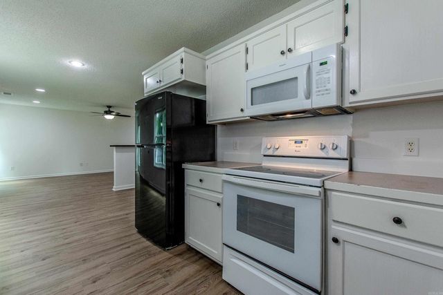 218 Hunters Run Drive, Benton, AR 72015