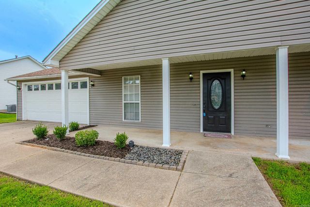 218 Hunters Run Drive, Benton, AR 72015