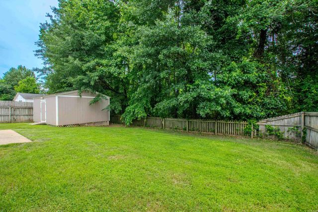 218 Hunters Run Drive, Benton, AR 72015