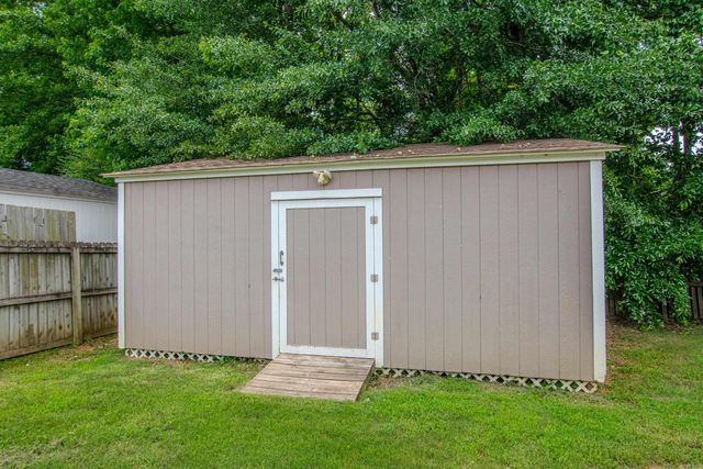 218 Hunters Run Drive, Benton, AR 72015