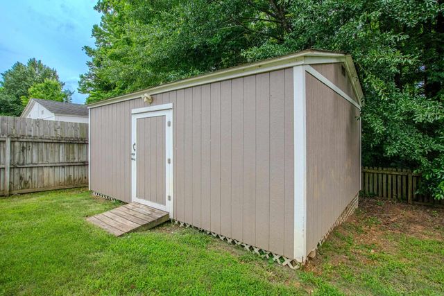218 Hunters Run Drive, Benton, AR 72015