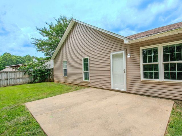 218 Hunters Run Drive, Benton, AR 72015