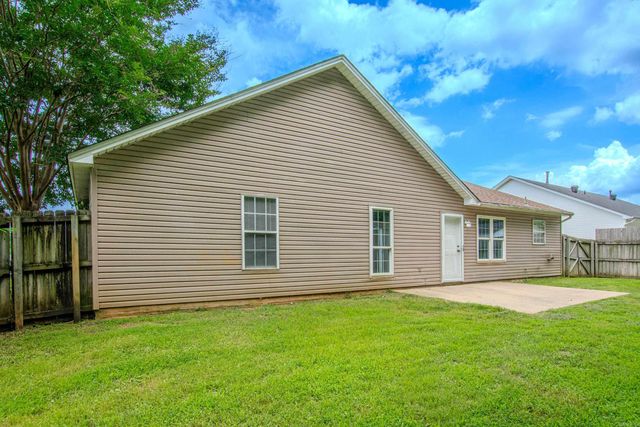 218 Hunters Run Drive, Benton, AR 72015