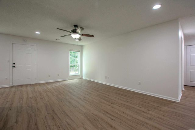 218 Hunters Run Drive, Benton, AR 72015