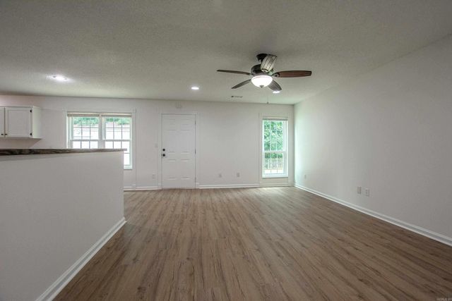 218 Hunters Run Drive, Benton, AR 72015