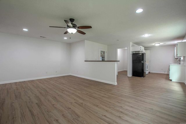 218 Hunters Run Drive, Benton, AR 72015