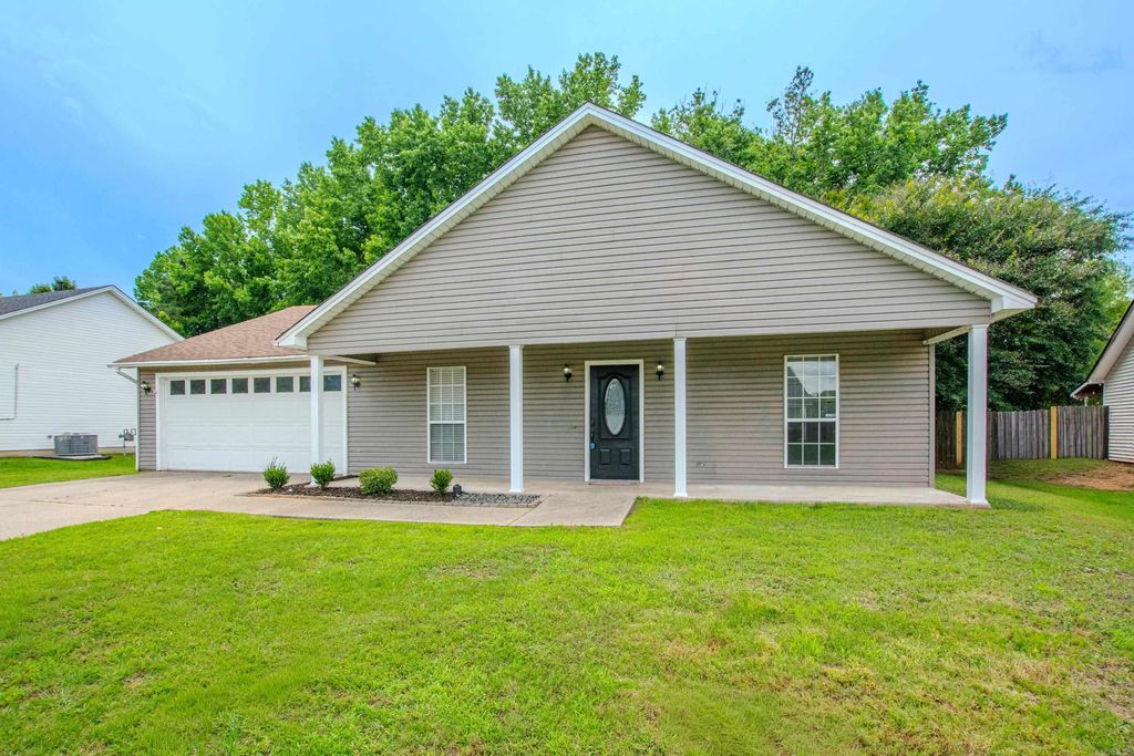 218 Hunters Run Drive, Benton, AR 72015