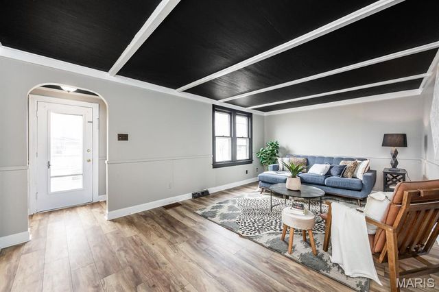 1017 W Green Street, Mascoutah, IL 62258