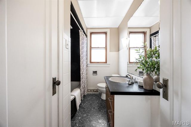 1017 W Green Street, Mascoutah, IL 62258