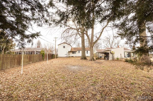 1017 W Green Street, Mascoutah, IL 62258