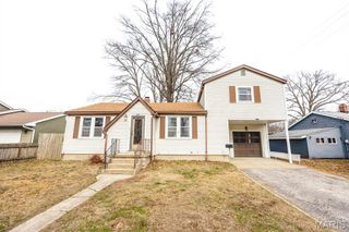 1017 W Green Street, Mascoutah, IL 62258