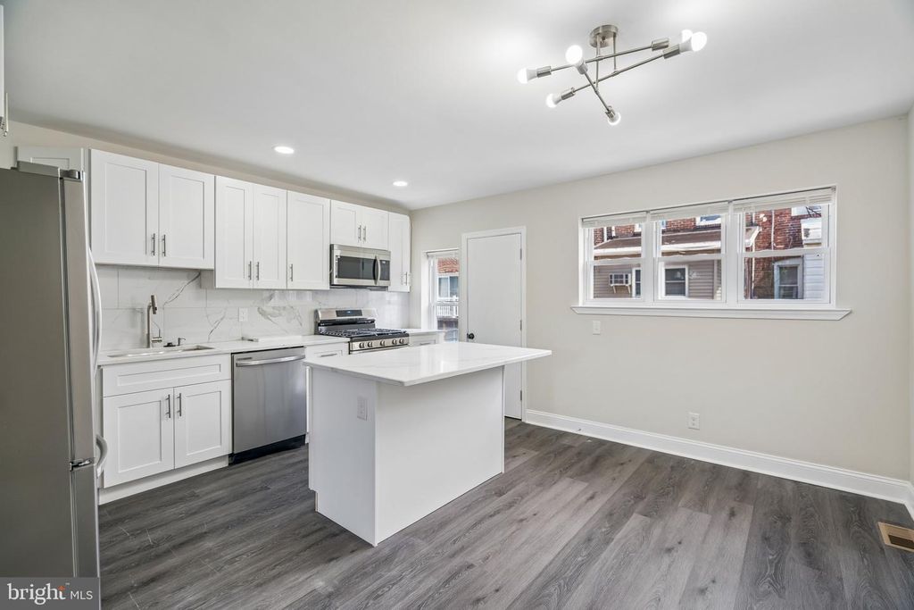 127 WHITELY TER, DARBY, PA 19023 — photo 3