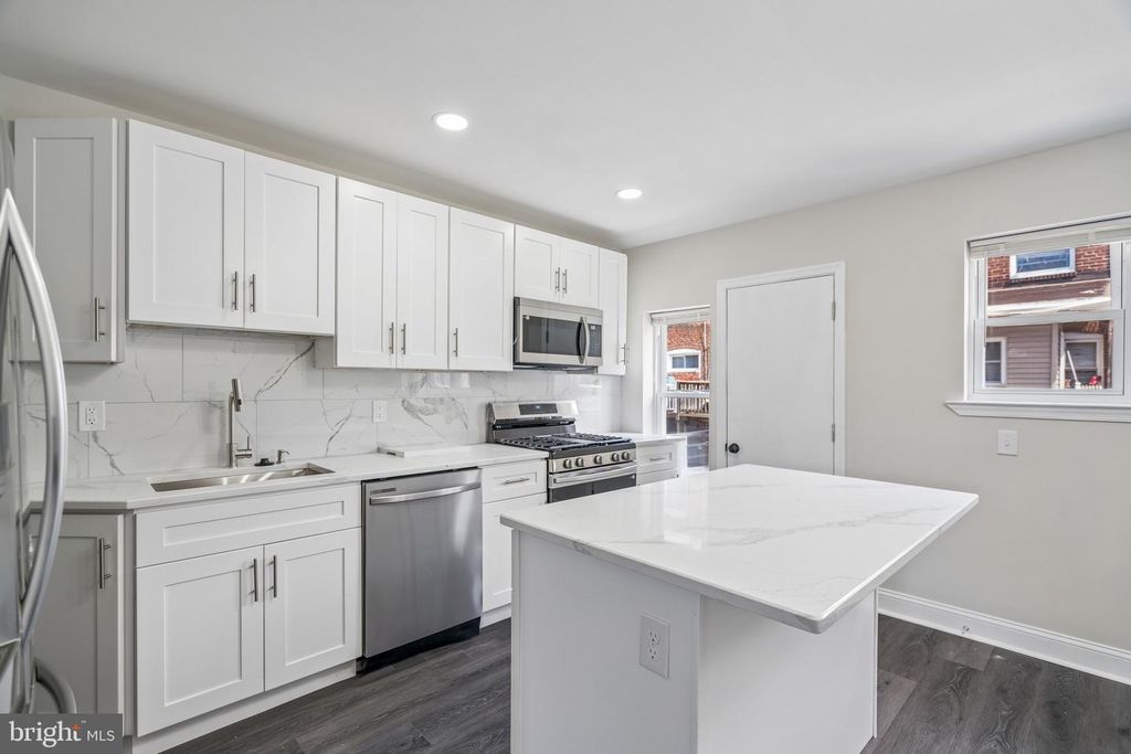 127 WHITELY TER, DARBY, PA 19023 — photo 4