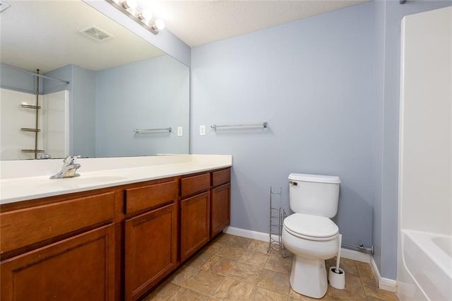 8111 N LAWNDALE Avenue 1C, Kansas City, MO 64119