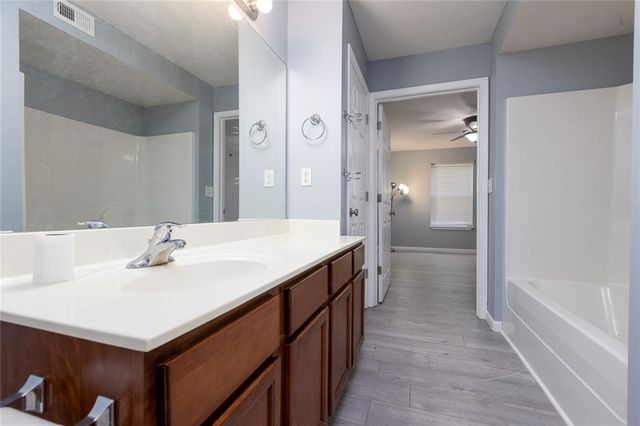 8111 N LAWNDALE Avenue 1C, Kansas City, MO 64119