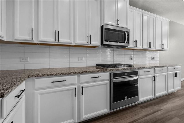 13814 Russell Court Court, Mont Belvieu, TX 77523