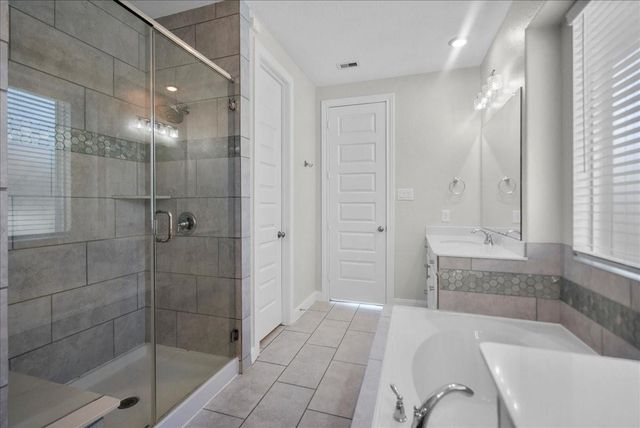 13814 Russell Court Court, Mont Belvieu, TX 77523
