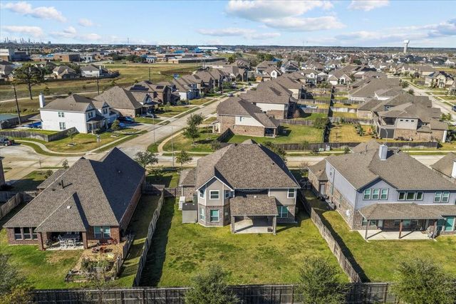 13814 Russell Court Court, Mont Belvieu, TX 77523