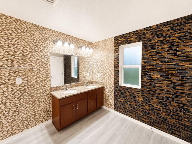 9126 FREEDOM HILL DR, Seffner, FL 33584