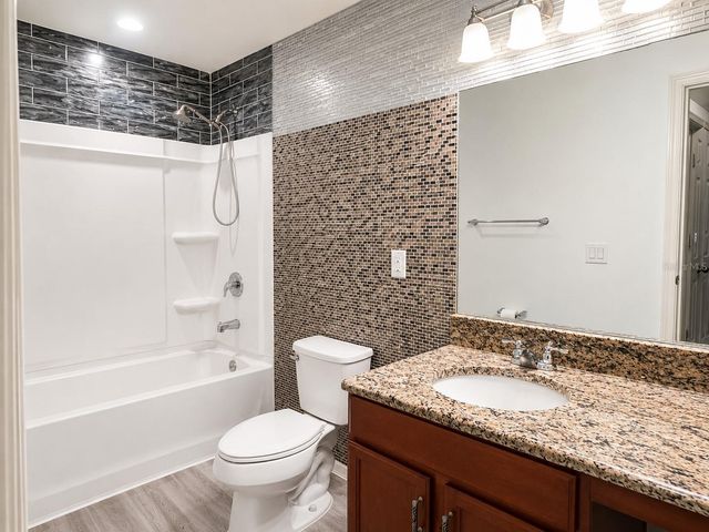 9126 FREEDOM HILL DR, Seffner, FL 33584