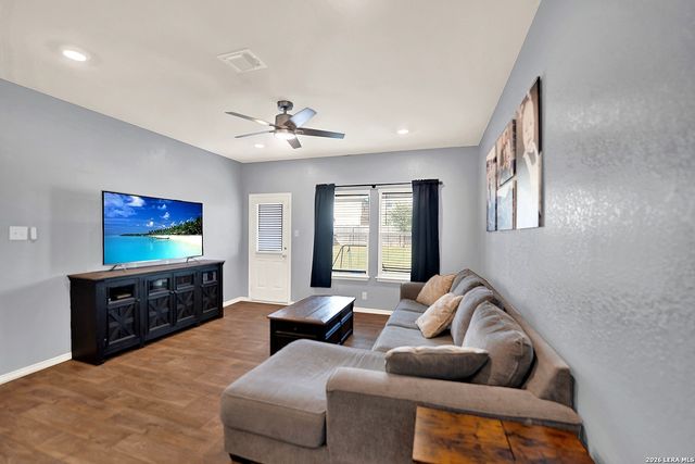 4347 Lake Ritter, St Hedwig, TX 78152