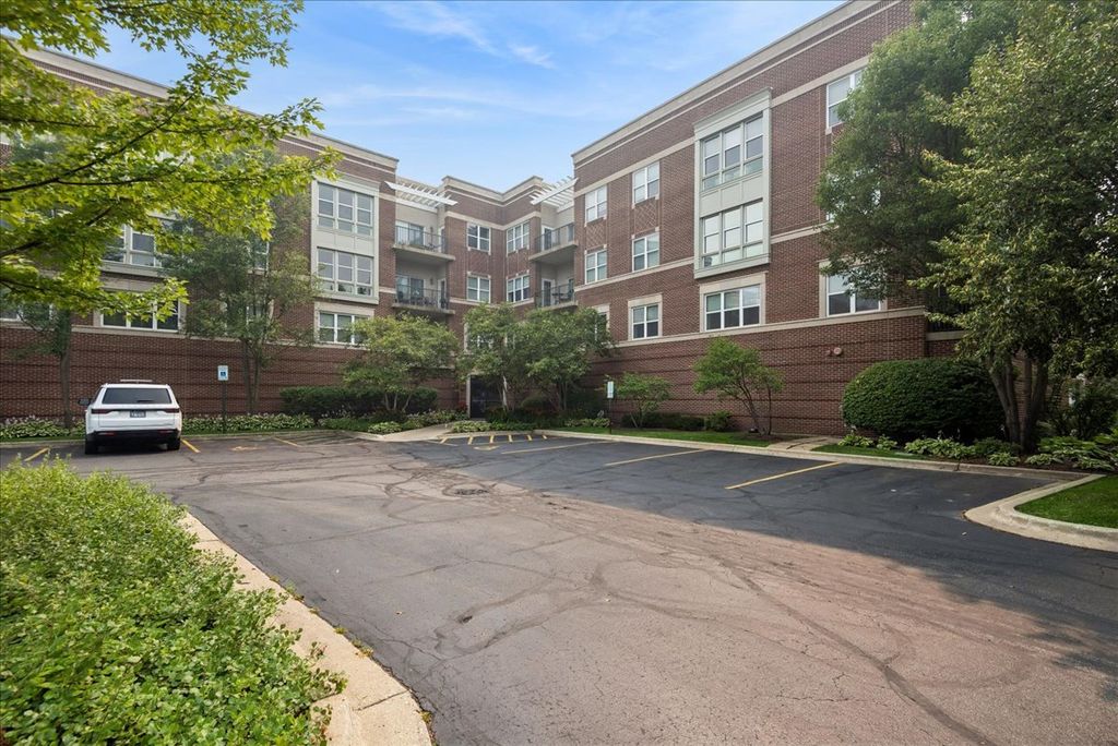300 E Church Street 307, Libertyville, IL 60048