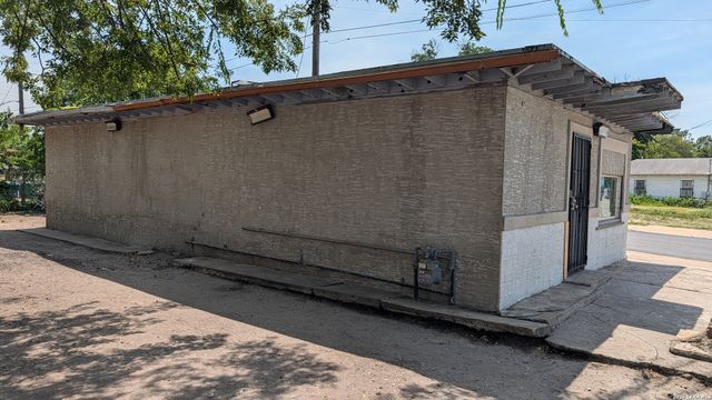 2126 Guadalupe, San Antonio, TX 78207