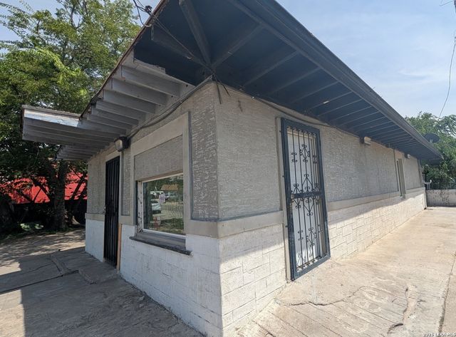 2126 Guadalupe, San Antonio, TX 78207
