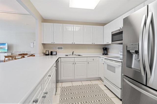 2301 Collins Ave 404, Miami Beach, FL 33139