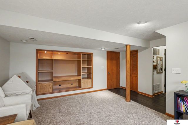 5216 Ascot Circle, Lincoln, NE 68516