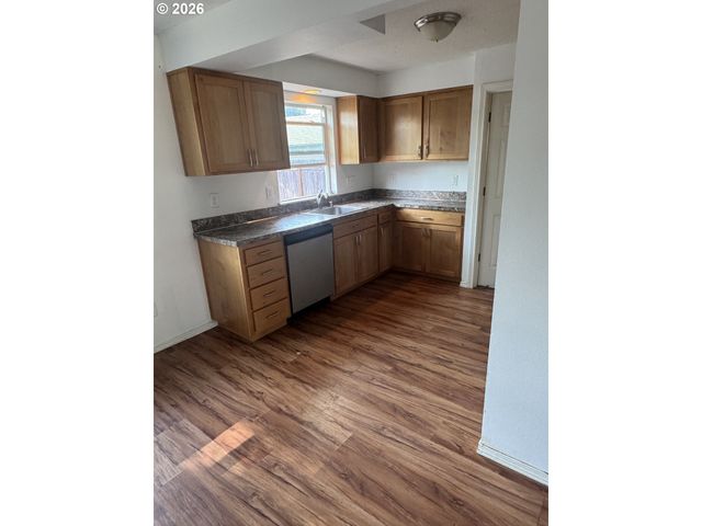 606 BEECH St, Vancouver, WA 98661