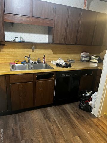 2064 Wyoming Avenue Sw, Wyoming, MI 49519