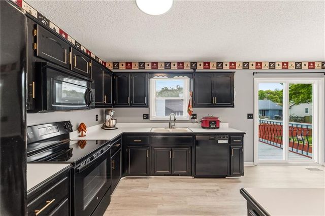 1709 Park Lane, Kearney, MO 64060