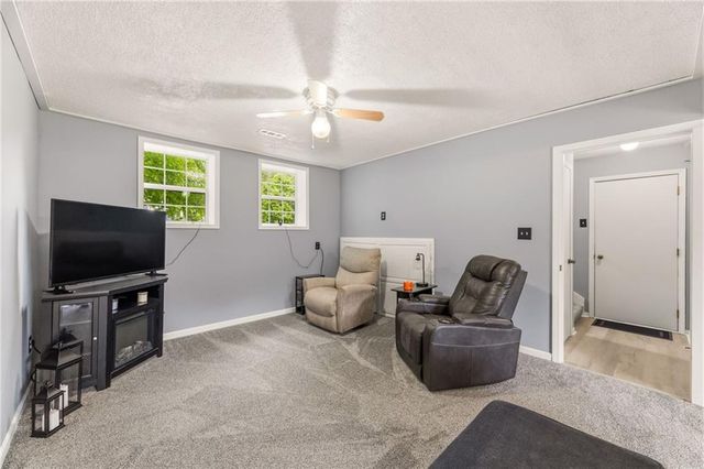 1709 Park Lane, Kearney, MO 64060