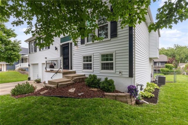 1709 Park Lane, Kearney, MO 64060