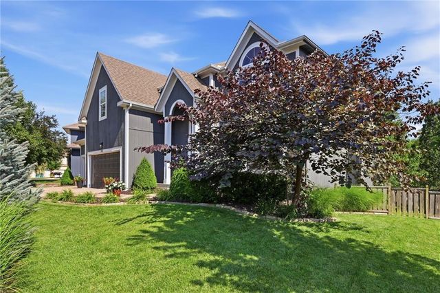 5911 Theden Street, Shawnee, KS 66218