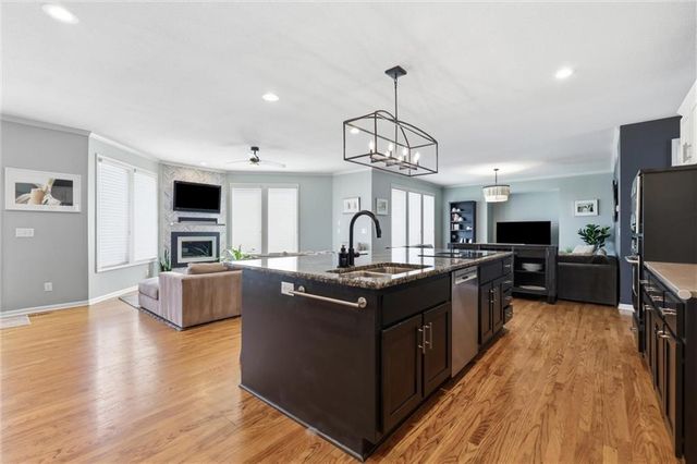 5911 Theden Street, Shawnee, KS 66218