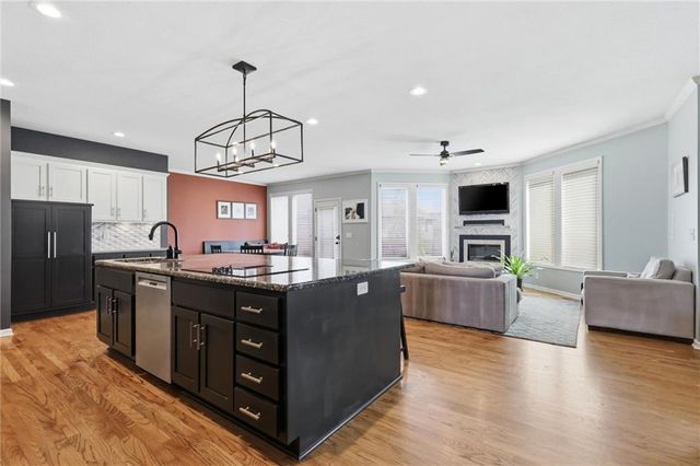 5911 Theden Street, Shawnee, KS 66218