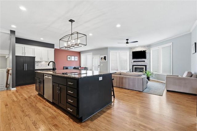 5911 Theden Street, Shawnee, KS 66218