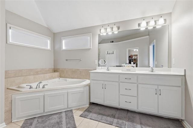 5911 Theden Street, Shawnee, KS 66218