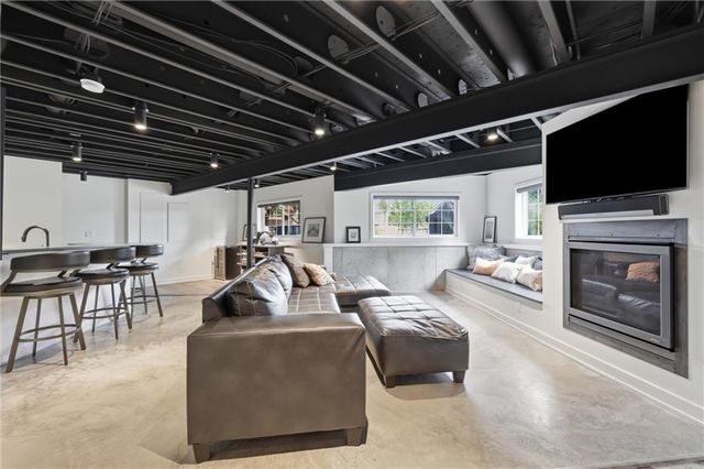 5911 Theden Street, Shawnee, KS 66218