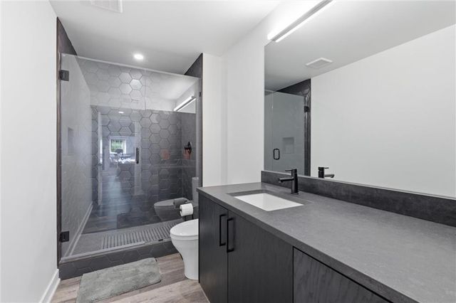 5911 Theden Street, Shawnee, KS 66218