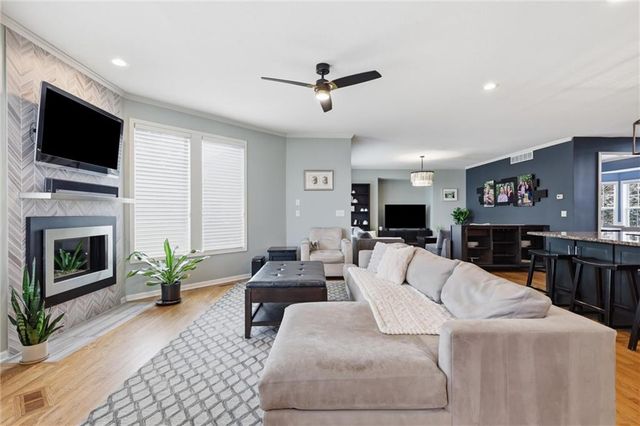 5911 Theden Street, Shawnee, KS 66218
