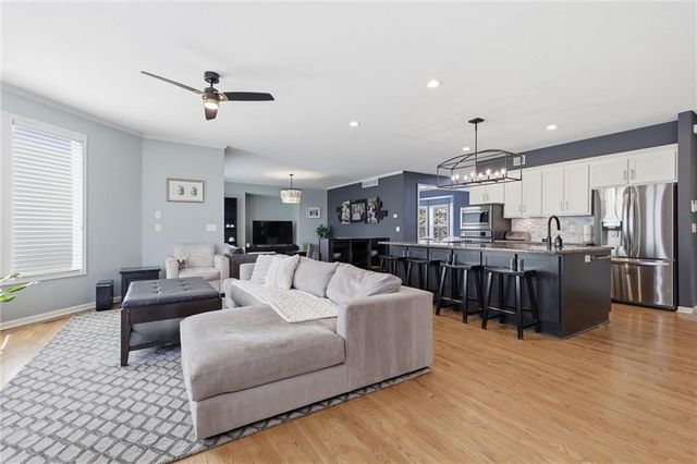 5911 Theden Street, Shawnee, KS 66218