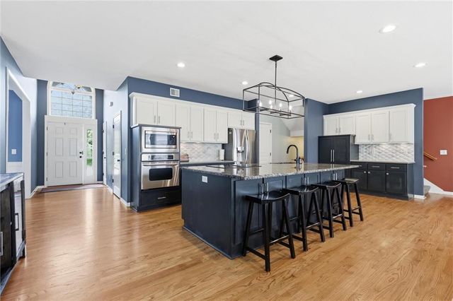 5911 Theden Street, Shawnee, KS 66218